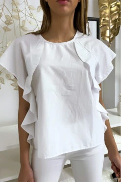 Blouse Blanche à Volant Avec Trois Boutons à L'épaules -Default Template 5 blouse blanche a volant avec trois boutons a l epaules 2