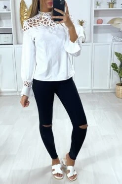 Blouse Blanche Avec Buste Motif Satiné Et Perlé
