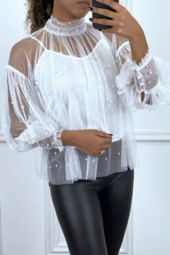 Blouse Blanche En Tulle Transparent Perlé à Col Haut
