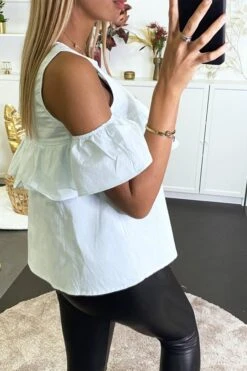 Blouse Bleue Claire à Volant Et épaules Dénudées Effet Bouffant. -Default Template 5 blouse bleue claire a volant et epaules denudees effet bouffant 2