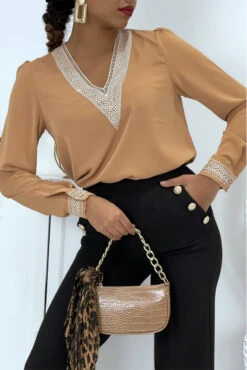 Blouse Col V Camel Avec Dentelle Au Col Et Aux Manches. Blouse Femme -Default Template 5 blouse col v camel avec dentelle au col et aux manches blouse femme 1