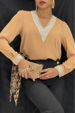 Blouse Col V Camel Avec Dentelle Au Col Et Aux Manches. Blouse Femme -Default Template 5 blouse col v camel avec dentelle au col et aux manches blouse femme 4