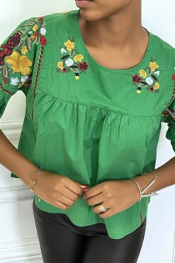 Blouse D'été Vert Avec Détails/fleurs Brodés Et Pompons, à Manches Mi-longues Et Col Rond -Default Template 5 blouse d ete vert avec detailsfleurs brodes et pompons a manches mi longues et col rond 1