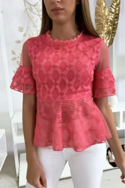 Blouse Fuchsia Avec Joli Motifs Dentelle Et Volant