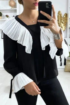 Blouse Noir Avec Plissé Au Col Et Aux Manches En Blanc -Default Template 5 blouse noir avec plisse au col et aux manches en blanc 2