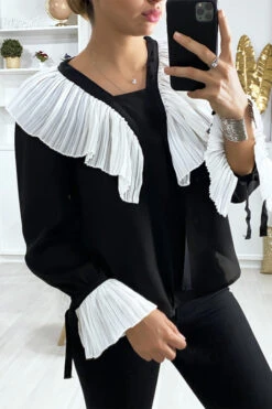 Blouse Noir Avec Plissé Au Col Et Aux Manches En Blanc -Default Template 5 blouse noir avec plisse au col et aux manches en blanc 3