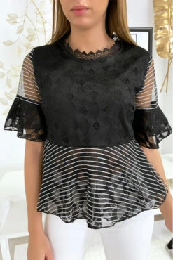 Blouse Noire Avec Joli Motifs Dentelle Et Volant