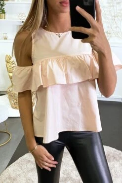 Blouse Rose à Volant Et épaules Dénudées Effet Bouffant.