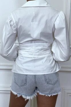 Chemise Blanche Avec Manches Bouffante Et Ceinture Intégré