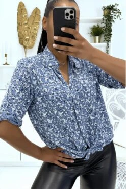 Chemise Fluide Indigo Fleurie à Col à Revers Et à Manches Mi-longues Et Fausses Poches à La Poitrine -Default Template 5 chemise fluide indigo fleurie a col a revers et a manches mi longues et fausses poches a la poitrine 1