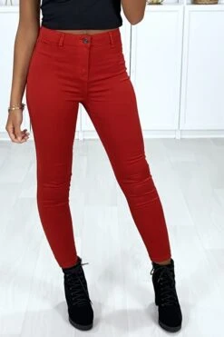 Jeans Slim Rouge Très Extensible Avec Poches à L'arrière