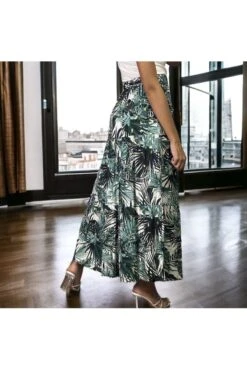 Longue Jupe évasé Blanc Et Noir Motif Feuille