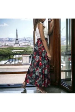 Longue Jupe évasé Rouge Et Noir Motif Feuille