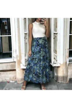 Longue Jupe évasé Royal Et Noir Motif Feuille -Default Template 5 longue jupe evase royal et noir motif feuille 2