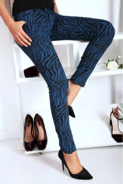 Pantalon Jeans Bleu Extensible Avec Poche Et Motif Noir S1317D -Default Template 5 pantalon jeans bleu extensible avec poche et motif noir s1317d 2