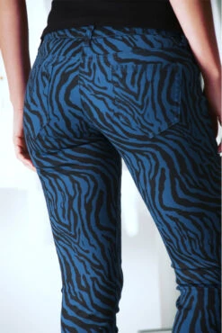 Pantalon Jeans Bleu Extensible Avec Poche Et Motif Noir S1317D -Default Template 5 pantalon jeans bleu extensible avec poche et motif noir s1317d 8