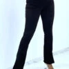 Pantalon Jeans Noir Avec Fente Sur Les Côtés