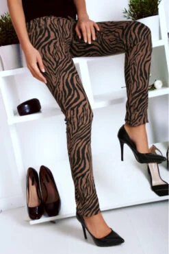 Pantalon Jeans Taupe Avec Ces Motifs Tendances Noir - S1317G -Default Template 5 pantalon jeans taupe avec ces motifs tendances noir s1317g 7