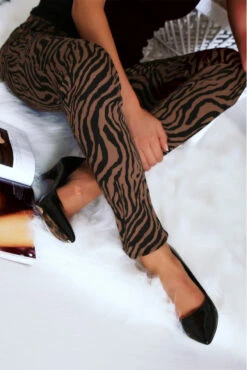 Pantalon Jeans Taupe Avec Ces Motifs Tendances Noir - S1317G -Default Template 5 pantalon jeans taupe avec ces motifs tendances noir s1317g 9