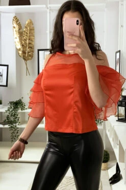 Top Rouge Satiné Avec Manches Volante Et Buste En Tulle -Default Template 5 top rouge satine avec manches volante et buste en tulle 2
